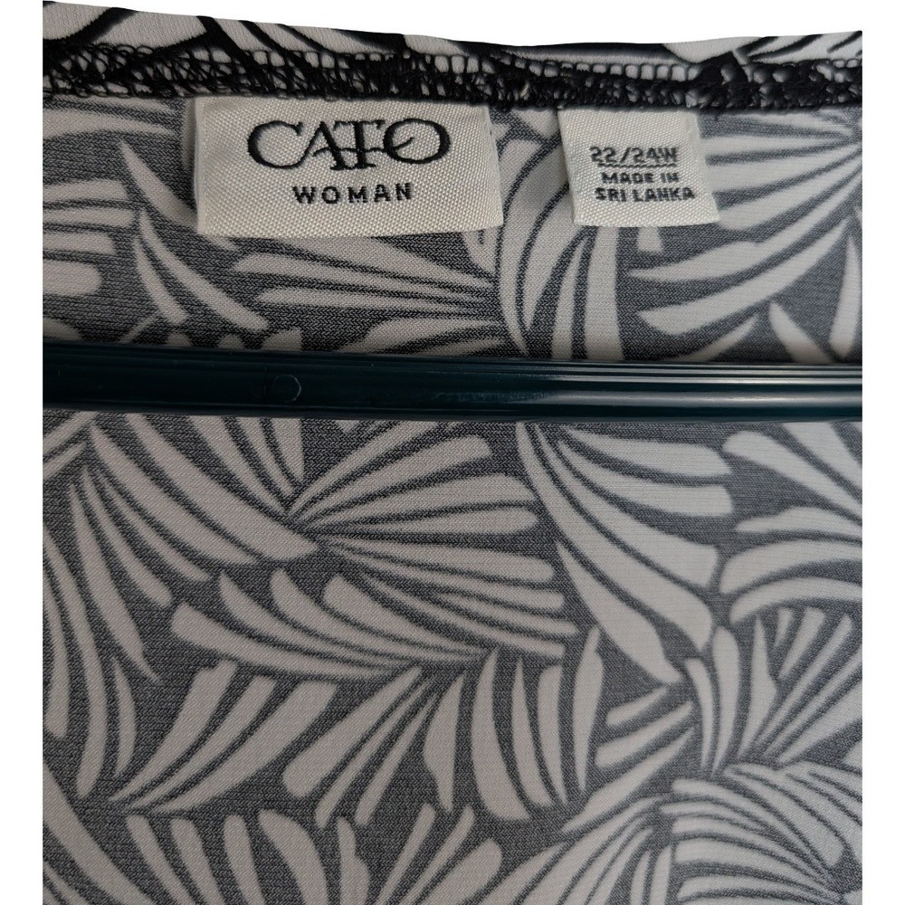 Cato Woman Blouse Plus 22/24W Black White Abstract Print V-Neck Cap Sleeve Top - Picture 11 of 12